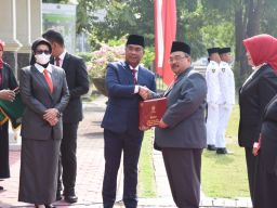 Peringati Hari Pahlawan, PNS Sidoarjo Terima Tanda Kehormatan Satyalencana Karya Satya Dari Presiden