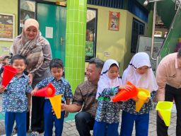 Agar Anak Taat, Begini Serunya Bermain Bersama Ayah Selama Berjam-Jam di KB TK Al Muslim Sidoarjo
