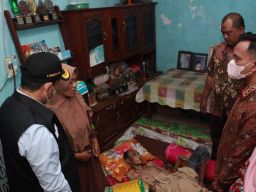 Plt Bupati Sidoarjo Beri Bantuan dan Perhatian Khusus Penderita Tumor Otak Warga Sidokerto Buduran
