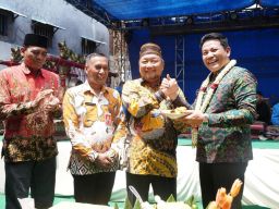 Berharap Semakin Ramai Pembeli, Plt Bupati Sidoarjo Resmikan Pasar Surungan di Penambangan Balongbendo