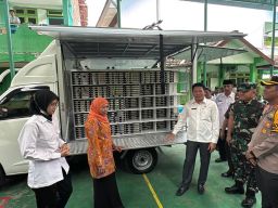 Siapkan Anggaran Rp 20 Miliar, Plt Bupati Sidoarjo dan Gubernur Jatim Terpilih Tinjau Program MBG di SMPN 1 Candi