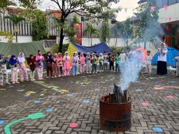 Bentuk Karakter Mandiri, Berbagai Kegiatan Kemah Anak Tangguh dan Mandiri Siswa KB TK Al Muslim