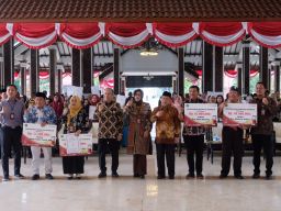 Pemkab Sidoarjo Apresiasi Pengabdian Panjang Ratusan PNS Sidoarjo yang Baru Terima SK Purna Tugas