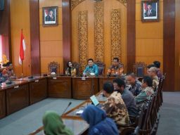 Bupati Sidoarjo Janjikan Perbaikan Jalan Berlubang Rampung Sebelum Lebaran 2025
