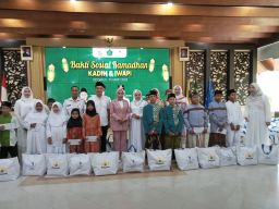 Berbagi Berkah di Bulan Ramadhan, KADIN dan IWAPI Kompak Santuni 150 Yatim Piatu dari 10 Yayasan di Sidoarjo