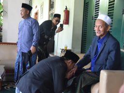 Usai Salat Idul Fitri di Masjid Agung, Bupati dan Wabup Sidoarjo Sowan ke Pesantren Gus Ali