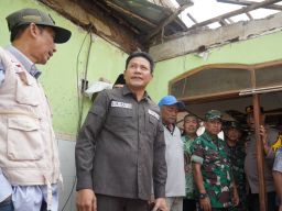Bupati Sidoarjo Tinjau RTLH di Sukodono yang Ambruk, Pastikan Bangun Rumah Warga Miskin Kota Delta