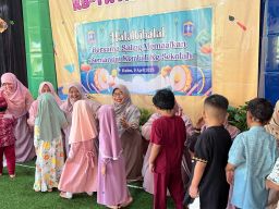 Tanamkan Jiwa Pemaaf, Begini Keseruan Halal Bihalal Idul Fitri 1446 Hijriyah di KB TK Al Muslim Sidoarjo