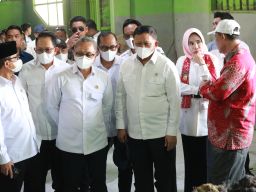 Wabup Sidoarjo dan Menko Pangan Zulkifli Hasan Tinjau Musdesus dan Koperasi Merah Putih Tambak Rumput Laut di Jabon