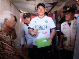 Sidak RTLH, Bupati Sidoarjo Evaluasi Menu Bantuan Permakanan Tidak Layak untuk Lansia dan Warga Miskin Kota Delta
