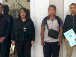 Langgar Izin Tinggal, Seorang Warga Malaysia Dideportasi Petugas Kantor Imigrasi Tanjung Perak Surabaya Lewat Juanda