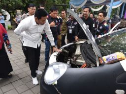 Pamerkan Mobil hingga Pembangkit Listrik Tenaga Surya, Bupati Sidoarjo Apresiasi Antartika Fair 2025