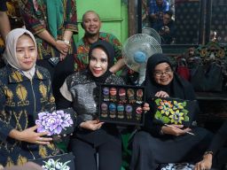 Tembus Pasar Nasional dan Buka Peluang Kerja Baru, Wabup Sidoarjo Apresiasi Ekonomi Kreatif Produk UMKM Nine Art Gallery