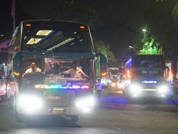 Berangkat Terakhir dari Pendopo Delta Wibawa, CJH Kloter 93 Diberangkatkan Bupati Sidoarjo