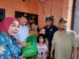 Sidak 2 RTLH di Krian, Bupati Sidoarjo Janji Bantu Perbaiki Rumah hingga Layak Huni dan Nyaman Ditempati