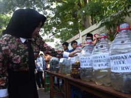 Dimanfaatkan untuk Pakan Ternak Lele, Wabup Sidoarjo Kagumi Inovasi Eco Enzim Pemdes Sedatigede