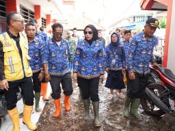 Janji Bahas Lagi Rencana Relokasi, Wabup Sidoarjo Sidak Banjir Langganan Tahunan di SMPN 2 Tanggulangin