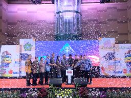 Termasuk ke Luar Negeri, Pemkab Sidoarjo Serahkan Beasiswa Pendidikan Bagi 2.007 Mahasiswa