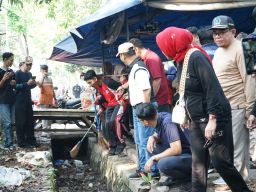 Wabup Sidoarjo Ajak Ribuan Siswa SMAN 2 Bersihkan Gorong-Gorong Sepanjang Taman Pinang Gading Fajar