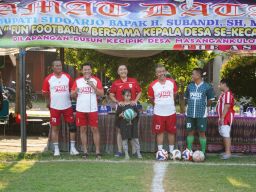 Fun Football Bupati dan Dandim 0816 Sidoarjo Kompak Lawan Kades se Sukodono