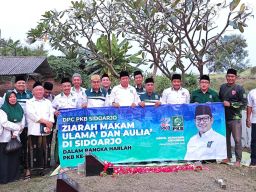 Hormati dan Kenang Jasa Para Ulama, Pengurus dan Kader DPC PKB Sidoarjo Silaturrahmi ke Ponpes dan Ziarah Makam