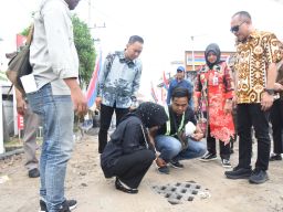 Wabup Sidoarjo Minta Rekanan Bersihkan Saluran Air, Proyek Betonisasi Jalan Gedangan - Betro Lamban 2,5 Persen