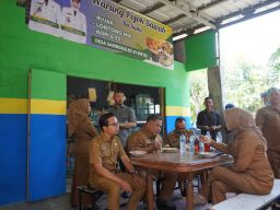 Wabup Sidoarjo Cek Bedah Warung di Sarirogo Sekaligus Tawarkan Kurda Berbunga Ringan di BPR Delta Artha