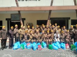 Bantu 500 Paket Tali Asih, Alfamart dan Happily Ringankan Beban Para Veteran di Usia Senja