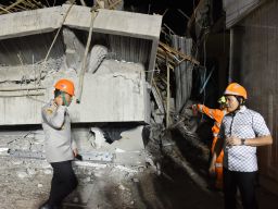 Belum Bisa Pastikan Jumlah Korban Karena Masih Dievakuasi, Bupati Berduka Mendalam Tragedi Ponpes Al Khoziny Buduran