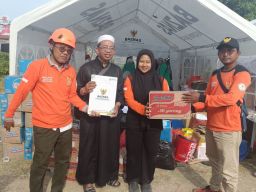 Sumbang Peralatan Salat dan Mamin, Jamaah Masjid SSNR Perumahan Magersari Permai Peduli Ponpes Al Khoziny