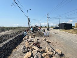 Pemkab Sidoarjo Mulai Garap Betonisasi Ruas Jalan Pesisir Kalanganyar - Segorotambak Sedati