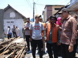 Rumah Warga Magersari Ambruk Rata Tanah Saat Hujan, Bupati Sidoarjo Minta Dinas Terkait Secepatnya Bangun Kembali