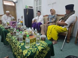 Ponpes Al Khoziny Mulai Beroperasi, Wabup Sidoarjo dan Suami Bersama Sekjen Partai Golkar Serahkan Bantuan Uang Tunai