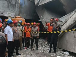 Dua Alat Berat Belum Difungsikan, Polda Jatim Gandeng Pakar ITS Evakuasi Korban Reruntuhan Musala Ponpes Al Khoziny