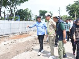 Sidak Proyek Alun - Alun Rp 24,6 Miliar Bupati Sidoarjo Kecewa Temukan Banyak Kekurangan, Persilahkan APH Turun Tangan