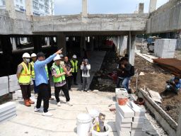 Bupati Sidoarjo Sidak Proyek Double Deck Parking RSUD RT Notopuro Rp 23 Miliar, Lamban Temukan Ketidaksesuaian Pekerjaan