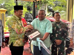 Bupati Sidoarjo Kukuhkan Kelompok Tani Tebu, Serahkan Bantuan Alsintan Pemerintah Pusat dan Salurkan KUR Bank Jatim