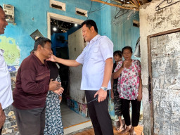 Hidup Serba Terbatas dan Menderita Hepatitis B, Pemkab Sidoarjo Percepat Bantuan Perbaikan RTLH Milik Arif Kholiq