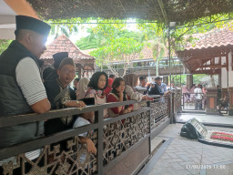 Dongkrak Nilai Pluralisme, Gusdurian Sidoarjo Ziarah Kebangsaan ke Makam Gus Dur dan Bung Karno