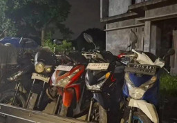 APH Sidoarjo Kecolongan, Gudang Penadah Motor Curian Digrebek Petugas Polrestabes Surabaya di Jumputrejo Sukodono