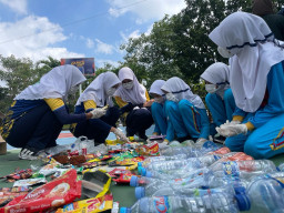 Baca juga : Ramadhan Hijau dan Hari Peduli Sampah, SMA Al Muslim Gandeng Ecoton Gelar Brand Audit Kurangi Sampah Plastik