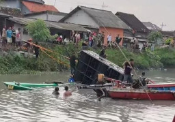 Kelebihan Beban, Perahu Sound Horeg Milik Warga Jombang Tenggelam saat Nyadran di Balongdowo Candi Sidoarjo