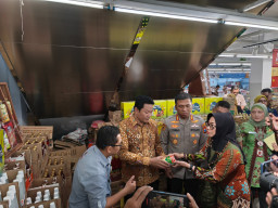 Baca juga : Pastikan Stok Aman dan Harga Stabil, Bupati Sidoarjo Sidak Kualitas Mamin Jelang Lebaran