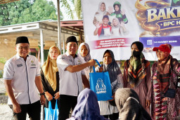 Baca juga : Bakti Sosial HIPMI Sidoarjo, Bagikan 100 Paket Sembako untuk Pejuang Keluarga PKL, Lansia dan Ojol Perempuan