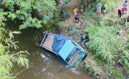 Mobil Pikap Terjun ke Sungai di Ngawi, Sopir dan 2 Penumpang Terluka