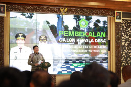 Baca juga : 230 Cakades Ikut Pembekalan, Bupati Subandi Titip Pilkades Damai, Gaji Rp 5 Juta Jangan Terprovokasi Biaya Politik Mahal