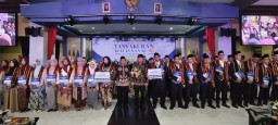Baca juga : Dari 9 Murid SMAMDA Sidoarjo Menuju Dunia, Tangis Haru, Prestasi Gemilang hingga Banjir Hadiah Warnai Kelulusan ke 47