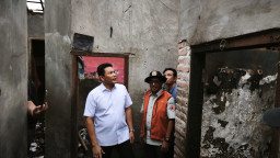 Bantu Cetak Ijazah Terbakar, Bupati Sidoarjo Pastikan Rumah Korban Kebakaran di Grinting Tulangan Bakal Direnovasi