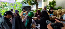 Berkah Idul Adha 1447 Hijriyah, Mimik Idayana Bagikan 4.000 Besek Daging Kurban untuk Warga 4 Desa di Candi