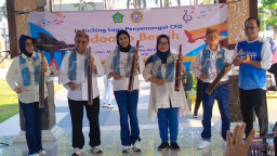Paseban Alun -Alun Bergetar! Wabup Mimik Idayana Launching Lagu Sidoarjo Bersih Karya Alumni Unair Saat CFD